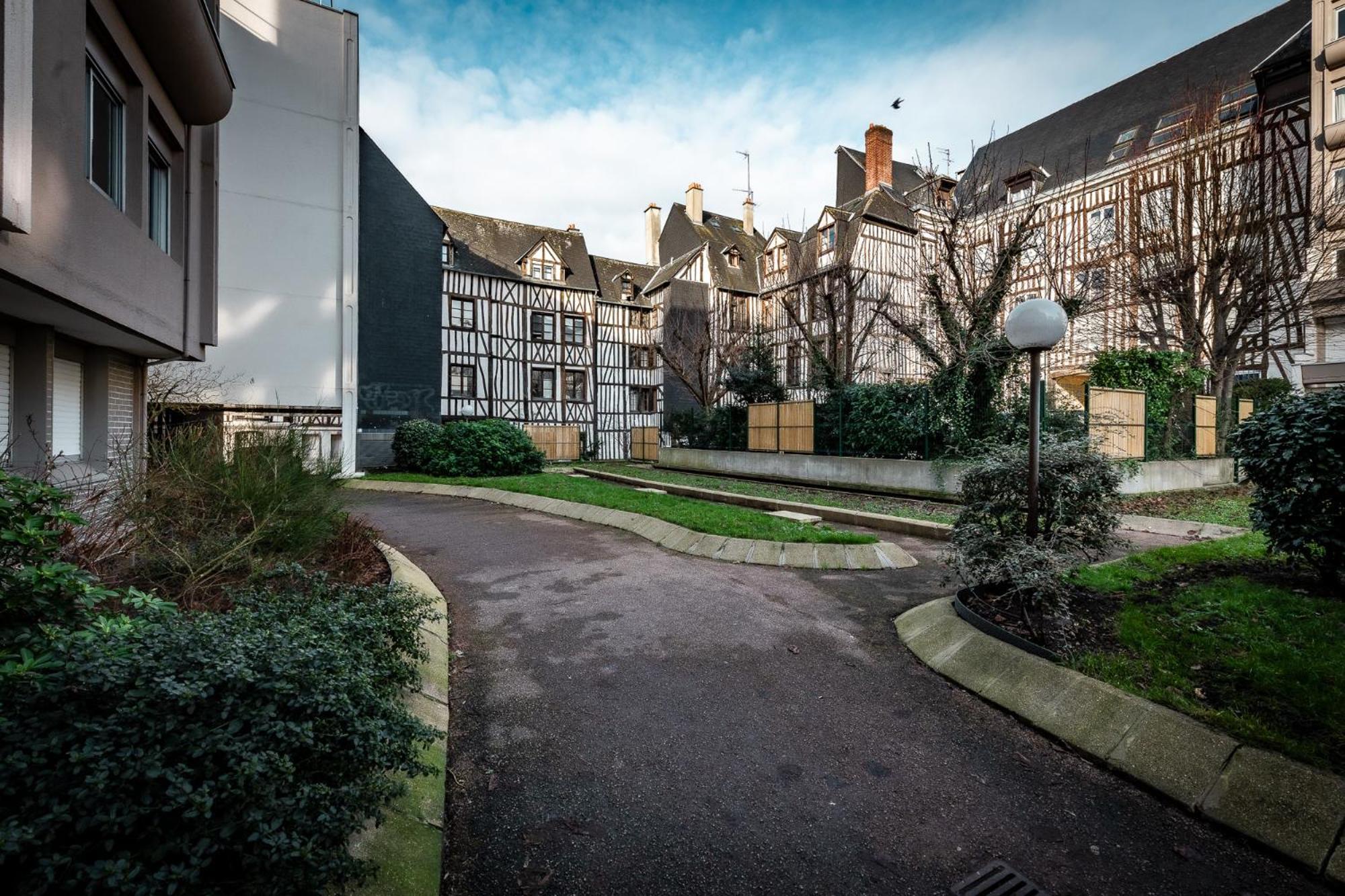 Apartment Aux Jardins De L'hotel De - Hypercentre Avec Parking Prive Rouen